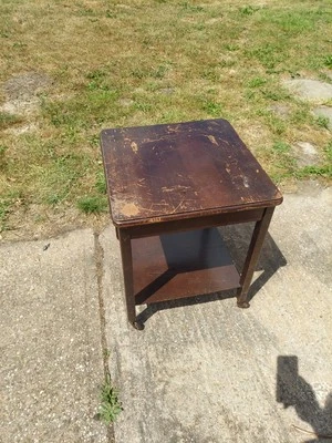 Mesa auxiliar vintage con ruedas mesa ocasional con estante proyecto de restauración Foto 1 de 4