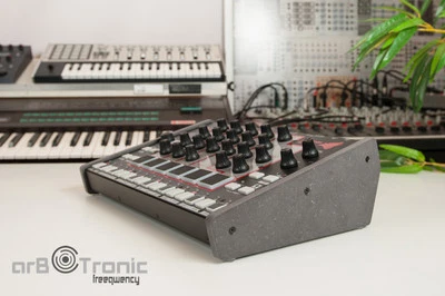 Akai Rythm Wolf Tom Cat Seitenteil Ständer Wooden Side Panel End Cheek Stand MDF - Bild 1 von 4