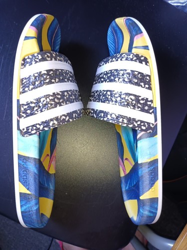 Sandali Adidas usati... Made in Italy... Taglia 10us... In perfette condizioni