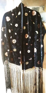BLACK SILK/VISCOSE RAYON FRINGED SHAWL MADE IN ITALY. GOLD EMBROIDERED DESIGNS - Picture 1 of 11