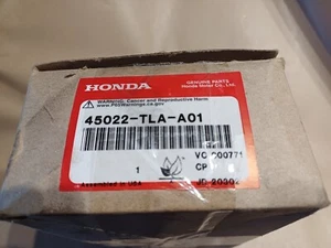 Genuine Honda CRV mK5 Front Brake pads 45022-TLA-A01 - Picture 1 of 7
