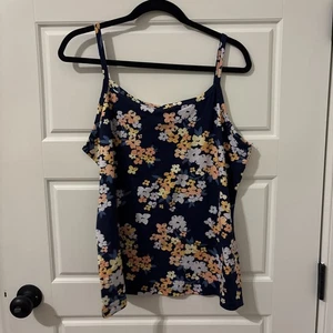 Lularoe Essential Cami Retail $32 - XL - Item#428 - Picture 1 of 6