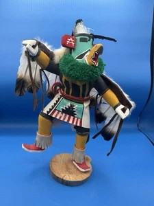 BAMBOLA KACHINA NATIVI AMERICANI HOPI "AQUILA" FATTA A MANO INTAGLIATA DIPINTA FIRMATA 14" - Foto 1 di 13