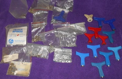 Lote de picos de pista de acero - Zapatos deportivos para saltar picos con llaves de clavos Foto 1 de 4