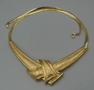 80s Art Deco Knot Necklace Tied Ribbon Look Bib Choker Women Textured Gold Tone - Picture 1 of 6