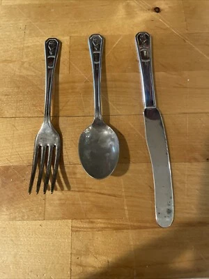 Juego de cubiertos infantiles vintage con plato de plata Sheffield Inglaterra Foto 1 de 3