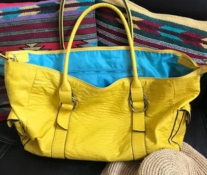 BOLSO DE MANO VINTAGE BUENO COLECCIÓN AMARILLO BRILLANTE TEXTURIZADO 23" FIN DE SEMANA DURANTE LA NOCHE - Imagen 1 de 24