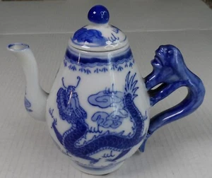 Chinese Doucai Dragon Teapot from Qing Dynasty w/ Yongzheng Reign Mark Blue & Wh - Picture 1 of 6