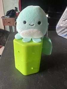 Squishmallow Micromallow Hexagon Kapsel Zobey the Octopus 2,5" - Bild 1 von 3