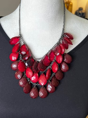 VETEMENTS Collana con bavaglino a goccia a strati rosso audace catena canna di fucile dichiarazione gioielli