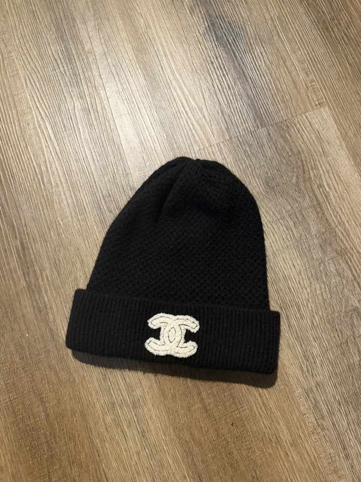 Auténtico gorro Chanel negro cachemir blanco roto logotipo CC Foto 1 de 4