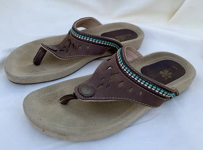 Sandalias chanclas de cuero marrón Margaritaville Diamond Cove para mujer 6 Foto 1 de 4