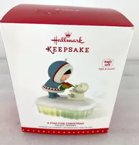 Hallmark Ornamento Frosty Friend Un Pesce per Natale Cavo Magico Luce Suono 2015 - Foto 1 di 11