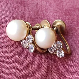 Pendientes de perla sintética blanca con diamantes de imitación transparentes tono dorado con pernos atornillados de colección CE1 - Imagen 1 de 12