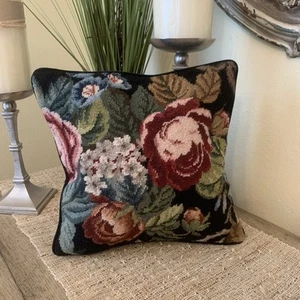 Vintage Wolle Petit Nadelspitze Blumen Rose Kissen schwarz Samt Rücken 13" Cottagecore - Bild 1 von 10