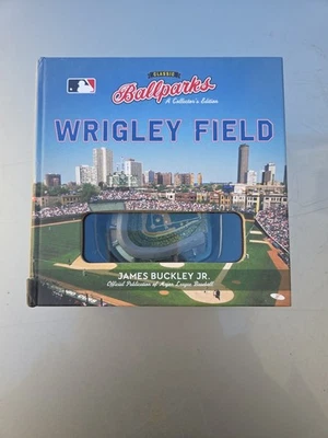 Libro y réplica en miniatura de estadio Wrigley Field Classic MLB Ballparks Foto 1 de 4