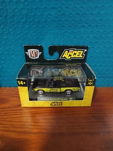 M2 Machines Auto-Thentics ACCEL 1968 Plymouth Barracuda HEMI R88 Black/Yellow - Picture 1 of 8
