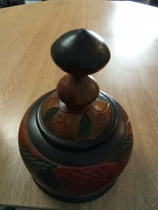 Tazón de madera tallado de 8,5" de alto con tapa flores caja de baratija decorativa ornamentado - Imagen 1 de 8