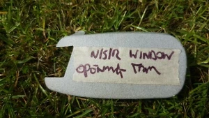 BREAKING FIAT PUNTO MARK 2 2000 NSR LEFT PASSENGER REAR WINDOW LATCH TRIM - Picture 1 of 2