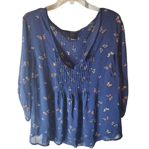 Camicetta Torrid in chiffon plissettata con farfalla, 3X - Foto 1 di 5