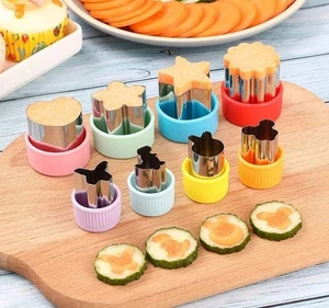 Set taglia panini e biscotti in acciaio inox 34 pezzi strumento da forno a forma di cuore Dino - Foto 1 di 7