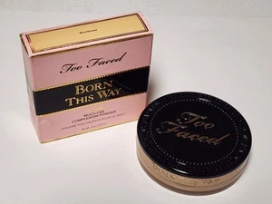 Polvo para tez multiuso sin aceite Too Faced SHORTBREAD Born This Way - Imagen 1 de 2