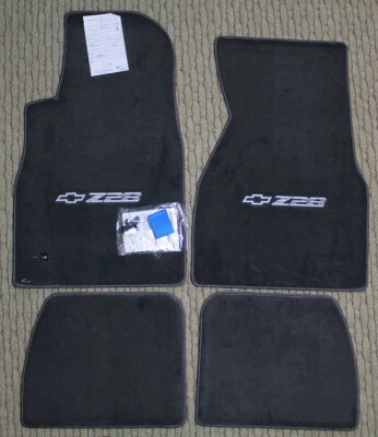 Коврики напольные Smoke Lloyd Velourtex 4 шт. для Camaro 1993-2002 годов выпуска с логотипом Z28 - Изображение 1 из 2