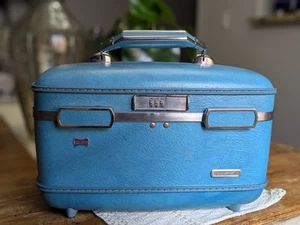 Vintage American Tourister Escort Train Makeup Case Blue Turquoise Hardshell - Picture 1 of 20