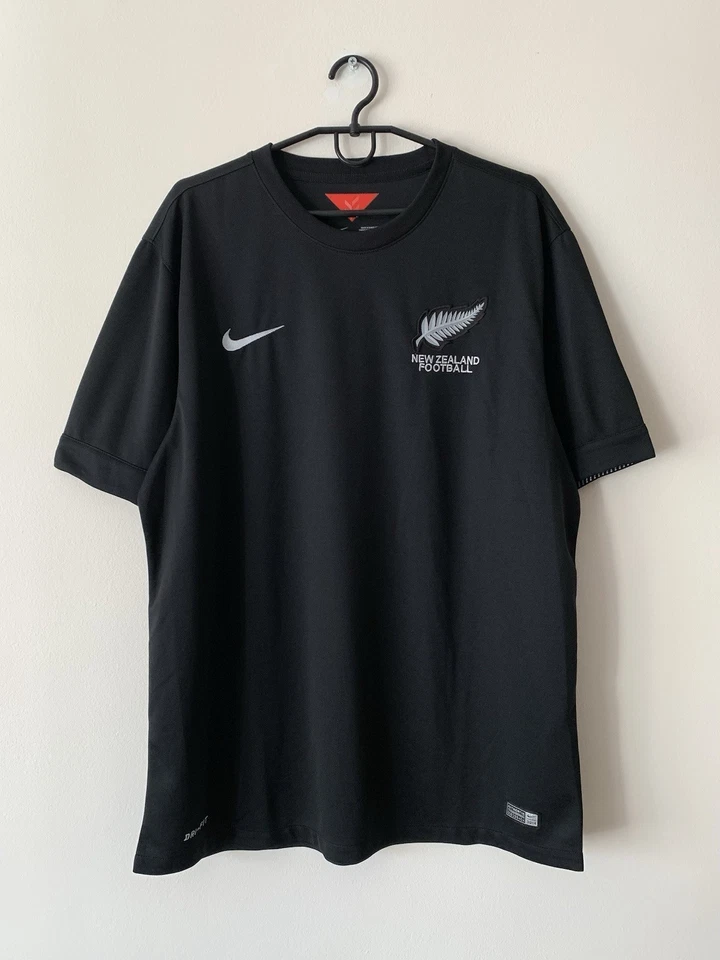 NIKE NEW ZEALAND 2014/2015 AWAY FOOTBALL SHIRT SOCCER JERSEY GREAT CONDITION  - Image 1 of 4