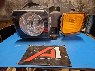 06-10 HUMMER H3 Left Headlamp Assembly W/Bracket & Turn Signal Drive Side Lh OEM - Image 1 of 4