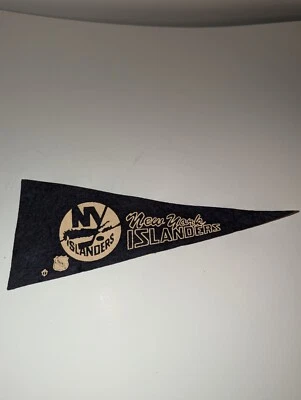 Vtg New York Islanders 4" x 9.75" MINI Pennant NHL Hockey Rare - Image 1 of 4