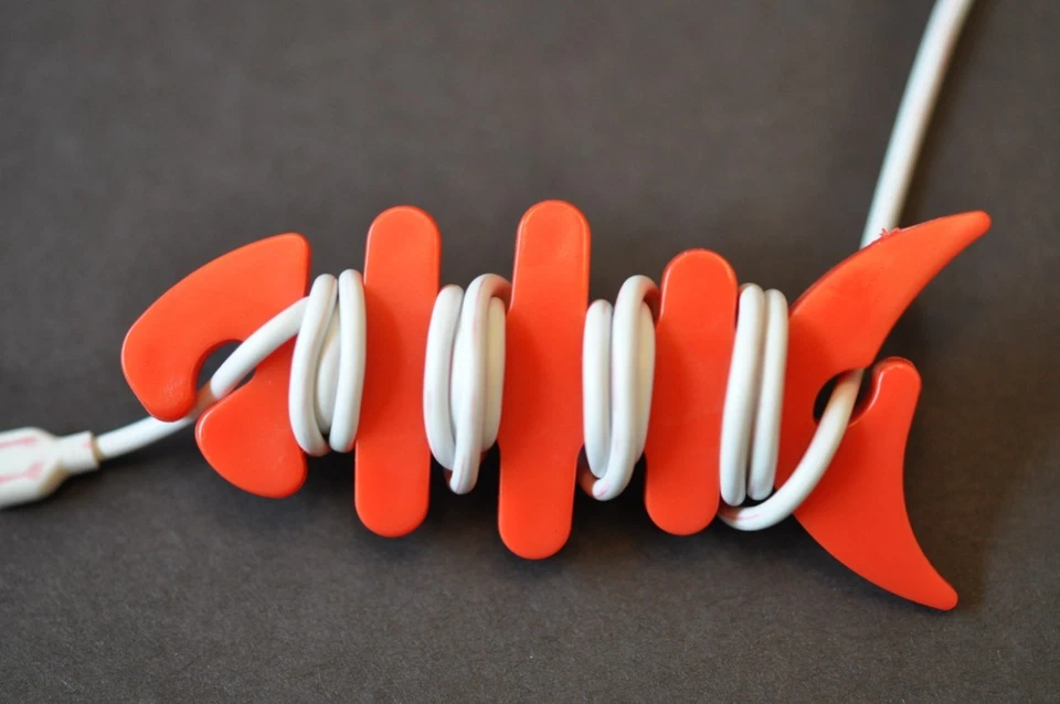 FISH BONE Cord Ear Buds Wrap Holder for Apple SAMSUNG iphone KINDLE ipod SHURE - Image 1 of 1