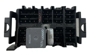 2000-2003 Chevrolet Tahoe-Cadillac Denali  FUSE relay junction BOX 15770994-01 - Picture 1 of 5