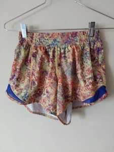 LULULEMON Hotty Hot Seawheeze Shorts 2019 - Picture 1 of 3
