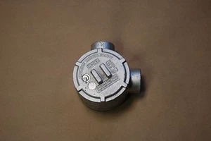 CAJA DE CONEXIONES ELÉCTRICA APPLETON GR-DER CAJA DE CONDUCTOS A PRUEBA DE EXPLOSIONES 90 GRADOS 1-1/4" - Imagen 1 de 4