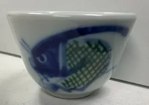 Tazza da tè pesce coy tinta blu asiatica diametro 2” alta 2,75” usataKitchenCom - Foto 1 di 9