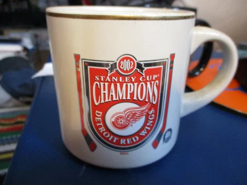 2002 DETROIT RED WINGS Stanley Cup Champions Coffee Mug Dead Stock Cover