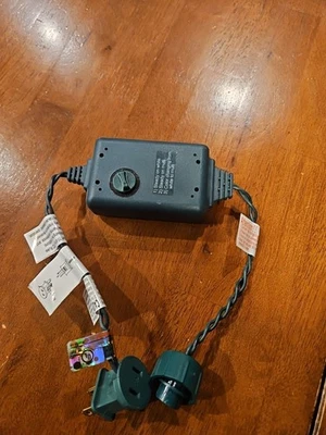 Controlador de luz de Navidad SYLVANIA E127359 Modelo WL605-A-3 Foto 1 de 3