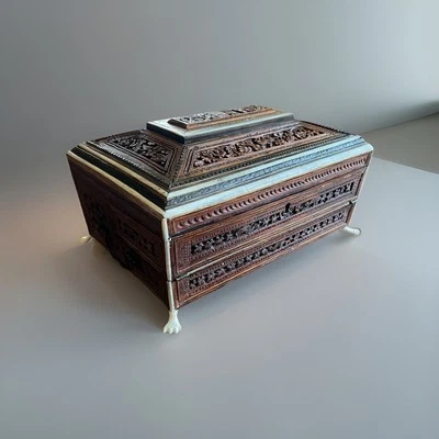 Antiguo ataúd angloindio de teca/sándalo caja de costura y escritorio para regazo, siglo XIX Foto 1 de 4