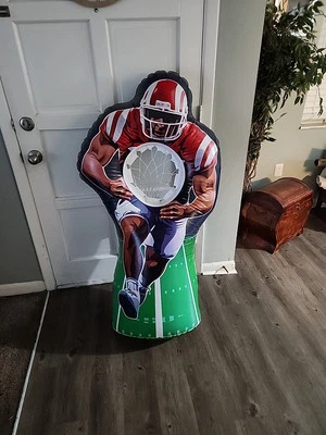 Juego de lanzamiento de fútbol inflable de 4,5 pies (base llena de agua para mayor estabilidad)  Foto 1 de 4