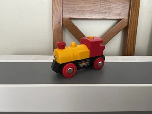 BRIO 2 WAY BATTERY POWERED LIGHT UP TRAIN ENGINE FOR WOODEN TRACK (144/15a) - Picture 1 of 9