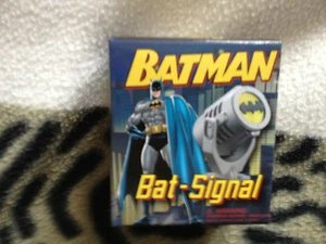 Batman  mini  bat-signal and mini batman book - Picture 1 of 1