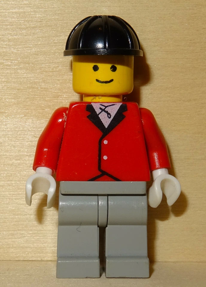 G3256 Lego par013 Minifig Town Paradisa Mädchen mit rotem Overteil  Hose + Helm - Bild 1 von 1