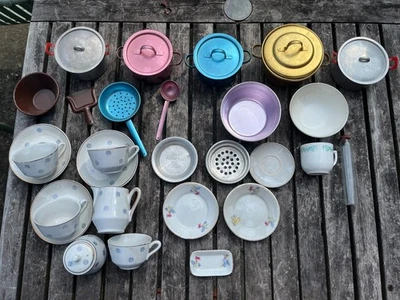 Altes Puppengeschirr, Töpfe, Kaffeetassen, Untertassen, Blech 1960er 1970er Jahr - Bild 1 von 4