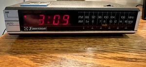 Vintage Emerson Digital Alarm Clock Radio RED5510A - Picture 1 of 6
