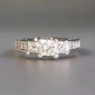  Anillo de compromiso de diamantes de 1,68 quilates Tw S 6,5 pasado presente futuro ZEI oro blanco de 14 K Foto 1 de 4