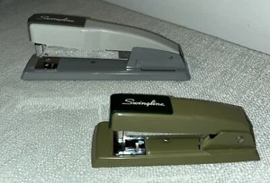 Vintage Posten 2 SWINGLINE HEFTER #711 Mini grün 5,25" & #444 grau 7,5" SCHREIBTISCH BÜRO - Bild 1 von 17