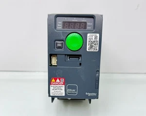 Macchina Schneider Electric Altivar 320 ATV320U07M3C 0,75kw - 1HP - Foto 1 di 9