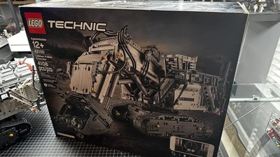 LEGO TECHNIC: Liebherr R 9800 Excavator (42100) - Image 1 of 4