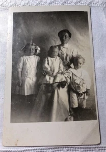Foto reale vintage PC RPPC bambino moda biondo bambini mamma e bambini H-107 - Foto 1 di 3